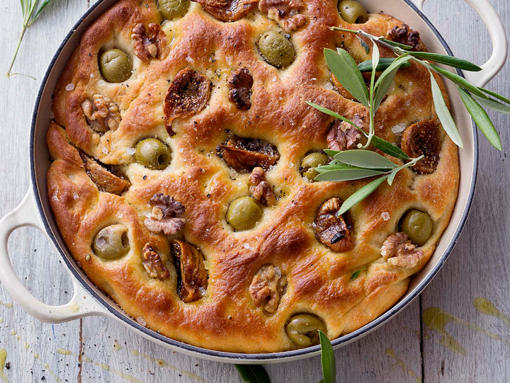 Focaccia med oliven, valnøtter og tørket fiken